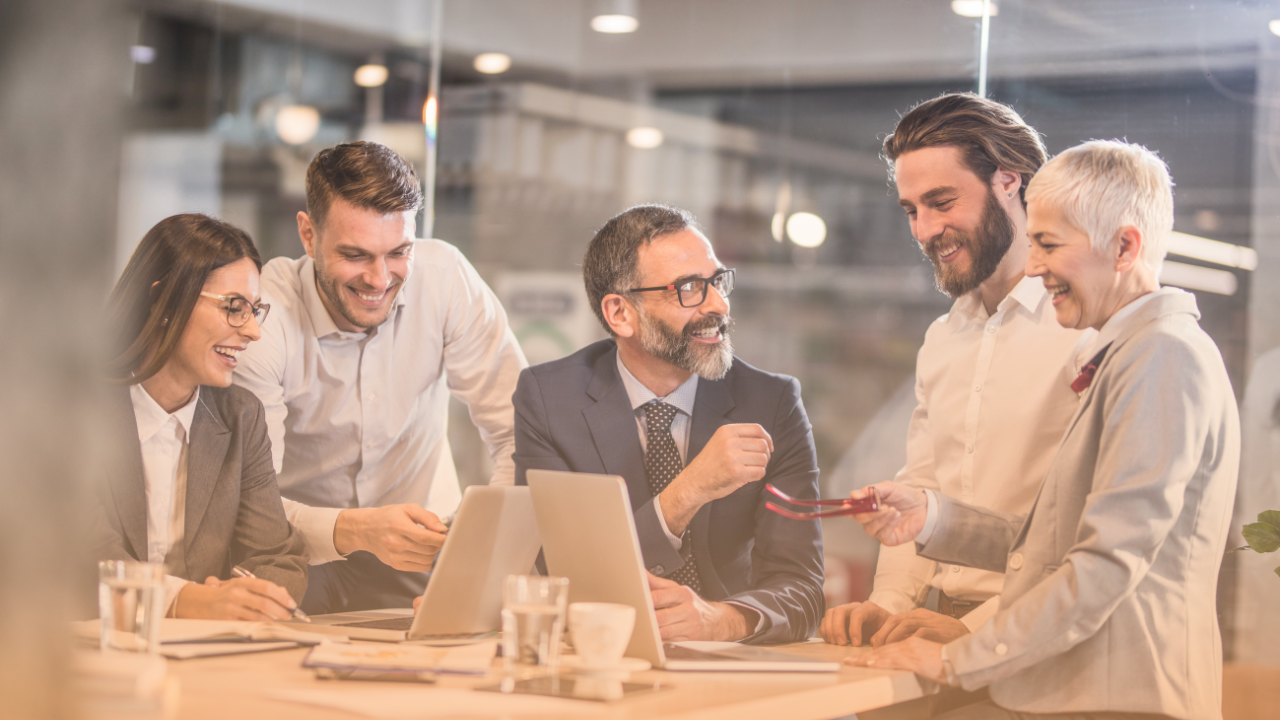 Comunicação Empresarial: o que é, importância, tipos e como aplicar na sua empresa